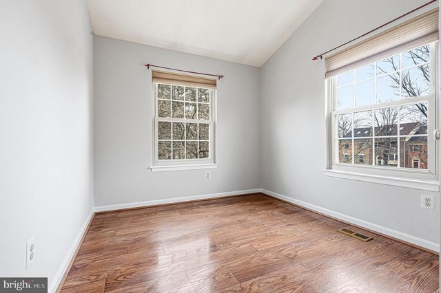 2 THE STRAND, Sparks, MD 21152