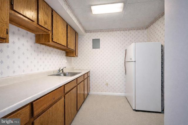 2 THE STRAND, Sparks, MD 21152