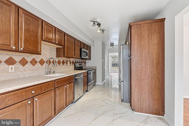 2 THE STRAND, Sparks, MD 21152