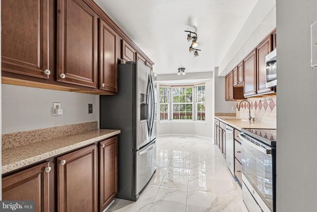 2 THE STRAND, Sparks, MD 21152