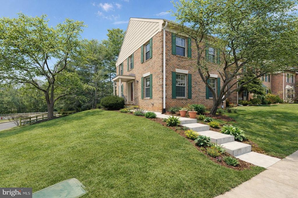 2 THE STRAND, Sparks, MD 21152