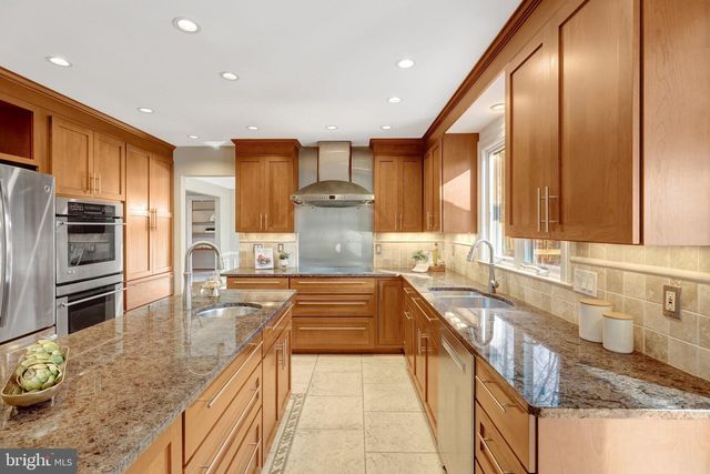 987 OLD HOLLY DR, Great Falls, VA 22066