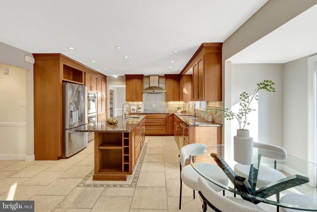 987 OLD HOLLY DR, Great Falls, VA 22066