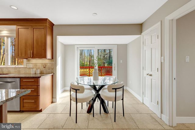 987 OLD HOLLY DR, Great Falls, VA 22066