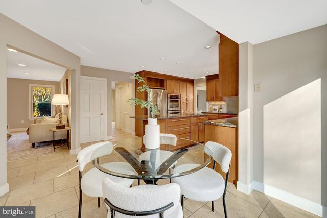 987 OLD HOLLY DR, Great Falls, VA 22066