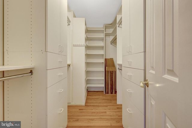 987 OLD HOLLY DR, Great Falls, VA 22066