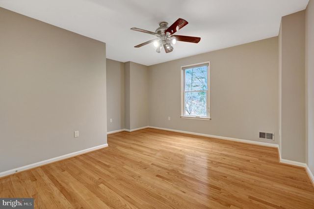 987 OLD HOLLY DR, Great Falls, VA 22066