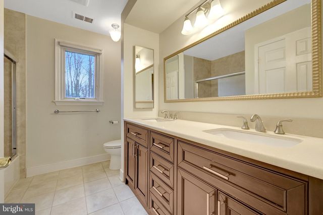 987 OLD HOLLY DR, Great Falls, VA 22066