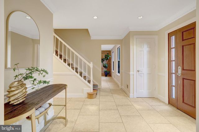 987 OLD HOLLY DR, Great Falls, VA 22066