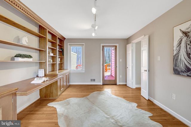 987 OLD HOLLY DR, Great Falls, VA 22066