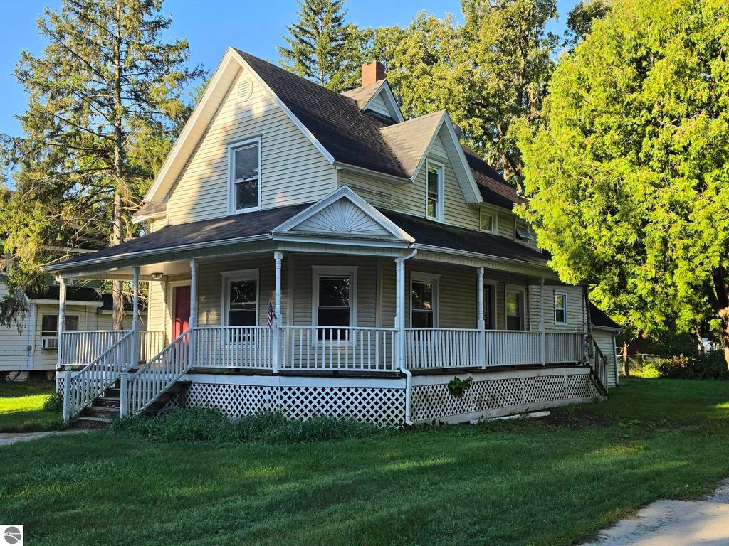 Image 1 of property listing at 120 Moyer Avenue, Alma, MI 48801