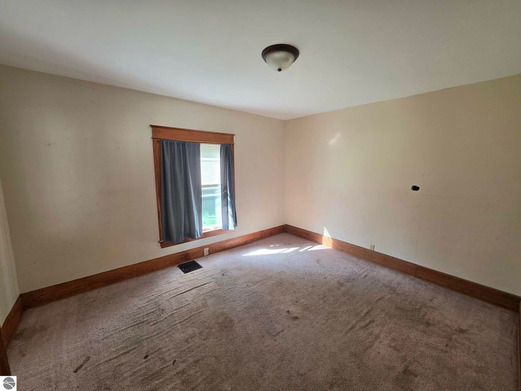 Image 9 of property listing at 120 Moyer Avenue, Alma, MI 48801