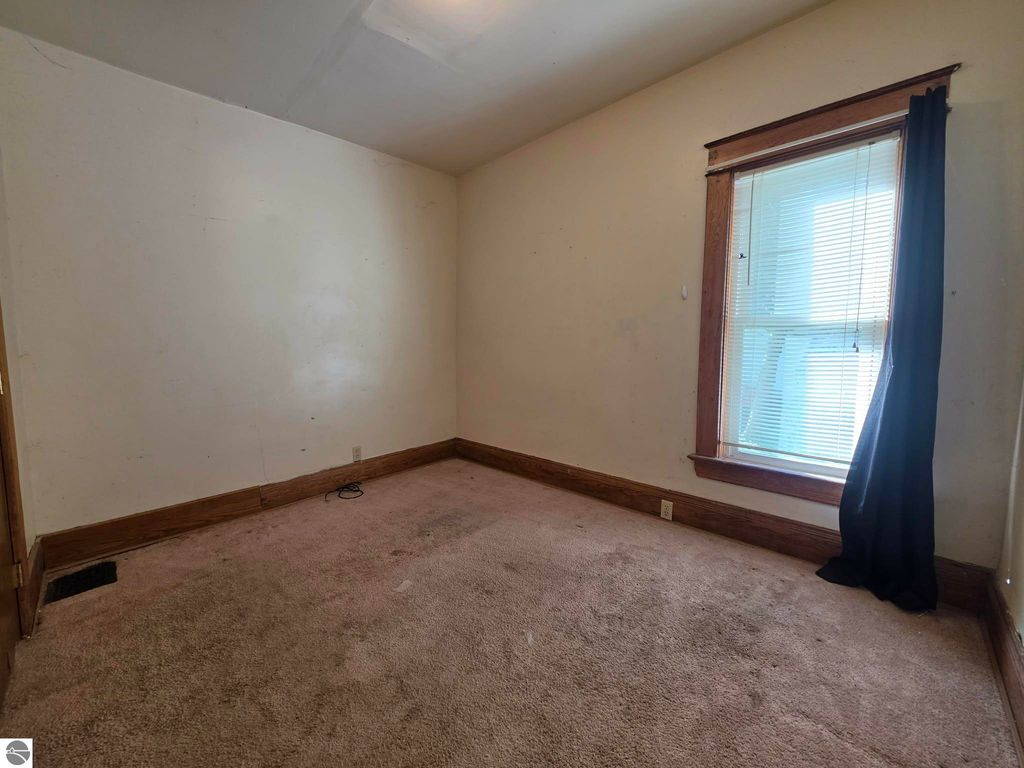 Image 15 of property listing at 120 Moyer Avenue, Alma, MI 48801