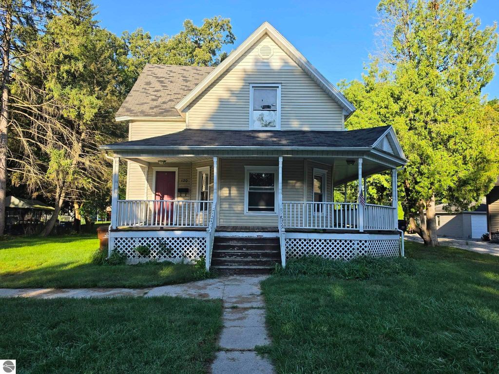 Image 2 of property listing at 120 Moyer Avenue, Alma, MI 48801