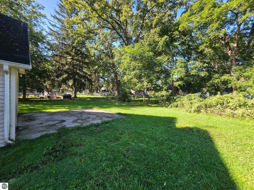 Image 4 of property listing at 120 Moyer Avenue, Alma, MI 48801