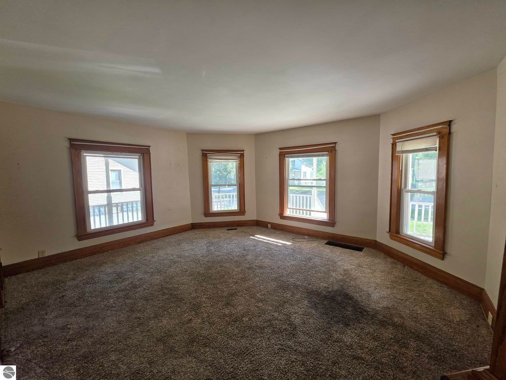 Image 6 of property listing at 120 Moyer Avenue, Alma, MI 48801