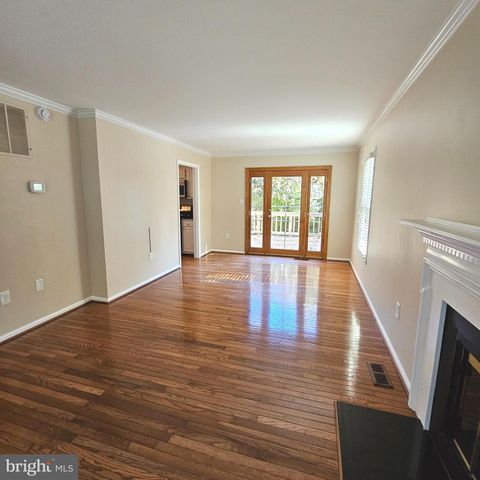 6413 FOUR OAKS LN, Burke, VA 22015