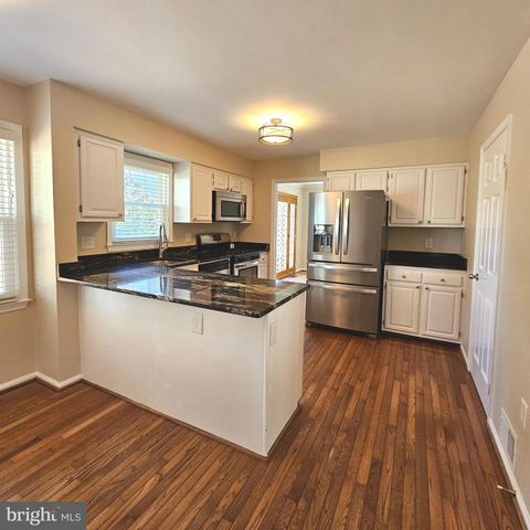 6413 FOUR OAKS LN, Burke, VA 22015
