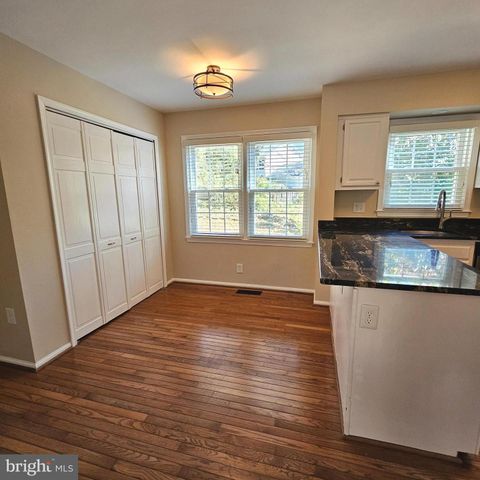 6413 FOUR OAKS LN, Burke, VA 22015