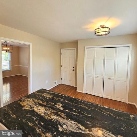 6413 FOUR OAKS LN, Burke, VA 22015