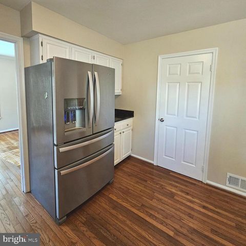 6413 FOUR OAKS LN, Burke, VA 22015
