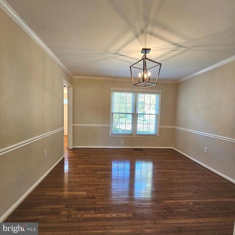 6413 FOUR OAKS LN, Burke, VA 22015
