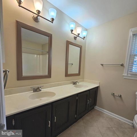 6413 FOUR OAKS LN, Burke, VA 22015