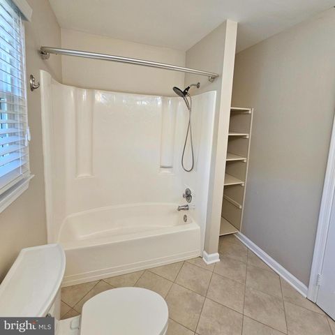 6413 FOUR OAKS LN, Burke, VA 22015