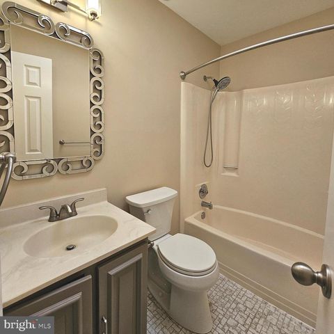 6413 FOUR OAKS LN, Burke, VA 22015