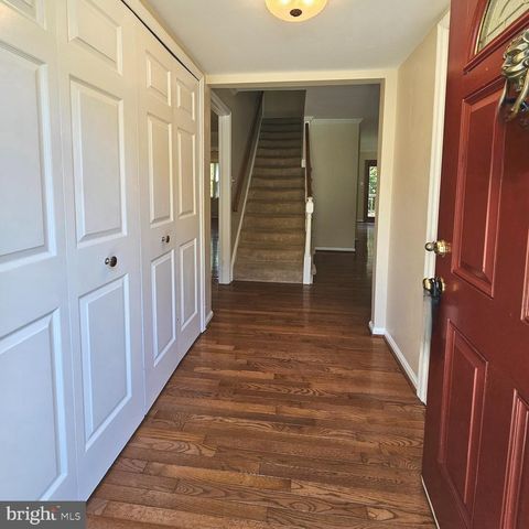 6413 FOUR OAKS LN, Burke, VA 22015