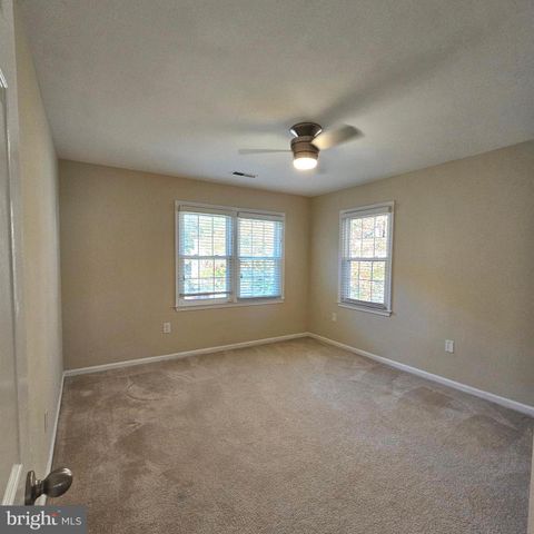 6413 FOUR OAKS LN, Burke, VA 22015