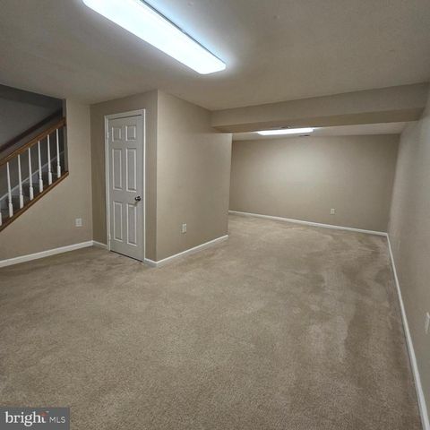 6413 FOUR OAKS LN, Burke, VA 22015