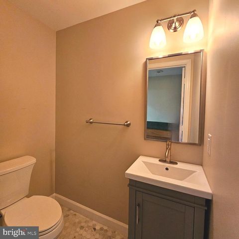 6413 FOUR OAKS LN, Burke, VA 22015