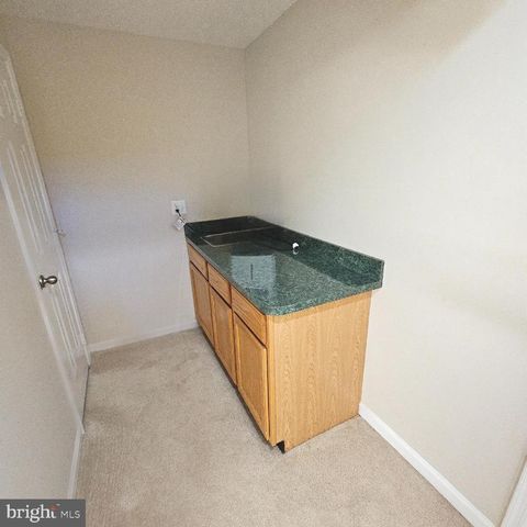 6413 FOUR OAKS LN, Burke, VA 22015
