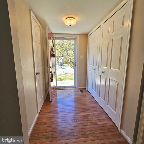 6413 FOUR OAKS LN, Burke, VA 22015