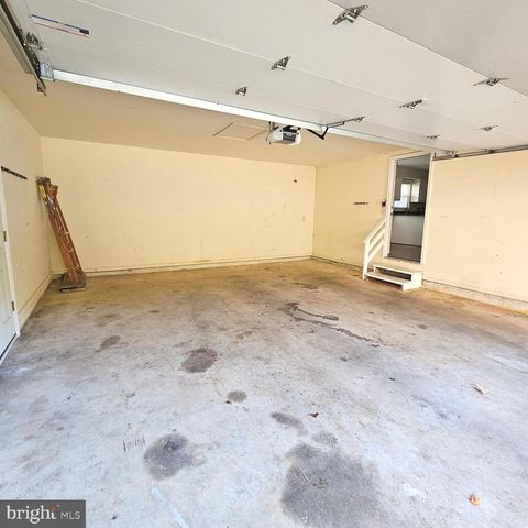 6413 FOUR OAKS LN, Burke, VA 22015