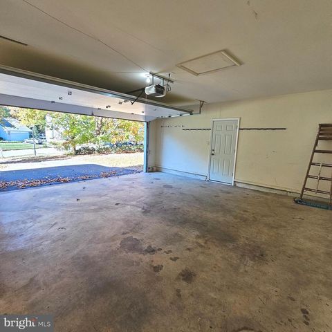 6413 FOUR OAKS LN, Burke, VA 22015