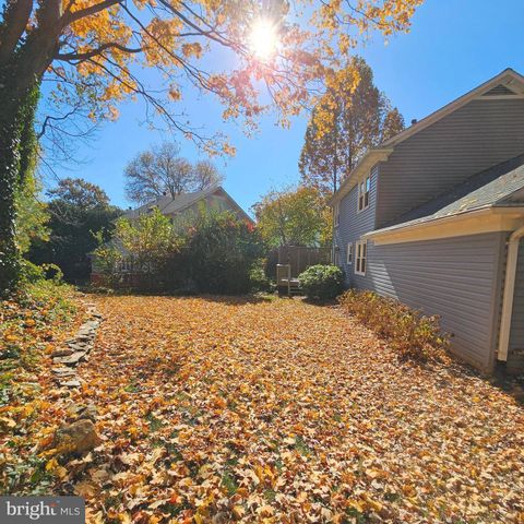 6413 FOUR OAKS LN, Burke, VA 22015