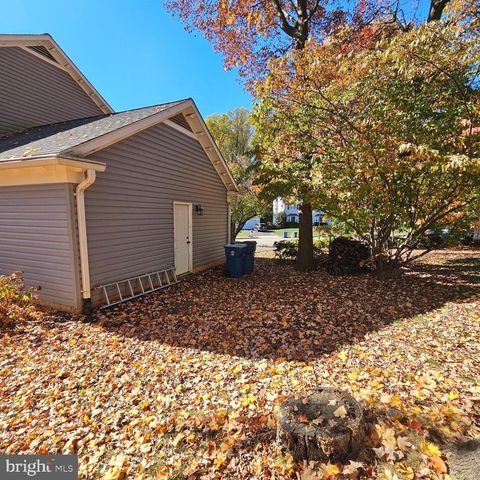 6413 FOUR OAKS LN, Burke, VA 22015