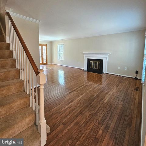 6413 FOUR OAKS LN, Burke, VA 22015