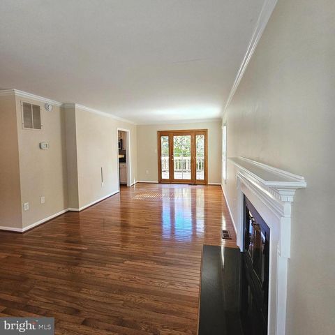 6413 FOUR OAKS LN, Burke, VA 22015