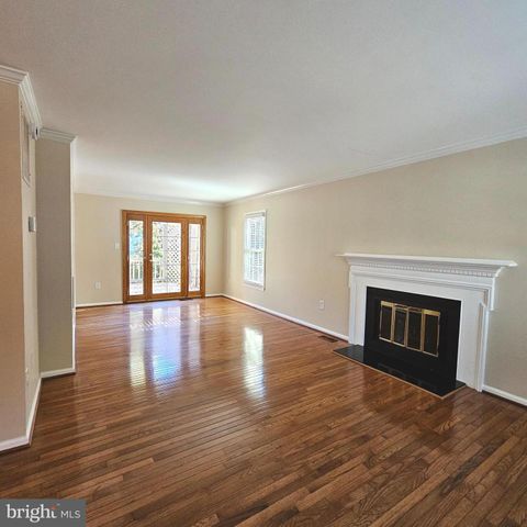 6413 FOUR OAKS LN, Burke, VA 22015