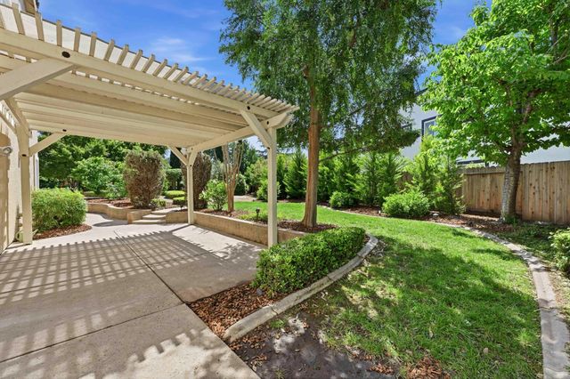 2228 Belvedere Cir, Roseville, CA 95678