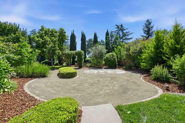2228 Belvedere Cir, Roseville, CA 95678