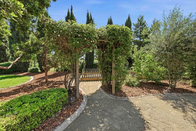 2228 Belvedere Cir, Roseville, CA 95678