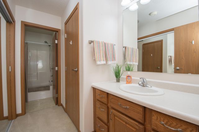 845 12th Avenue W, West Fargo, ND 58078