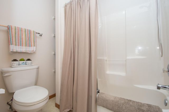 845 12th Avenue W, West Fargo, ND 58078