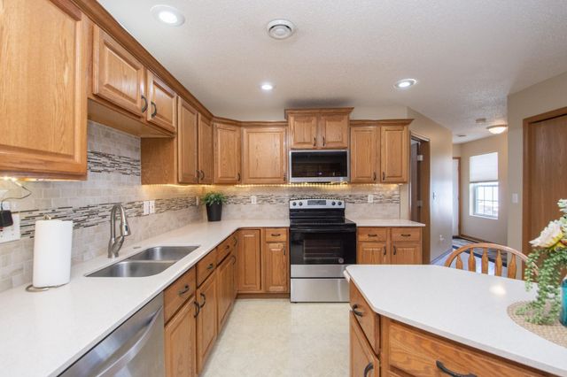 845 12th Avenue W, West Fargo, ND 58078