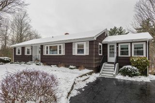 5 Maple Avenue, Atkinson, NH 03811