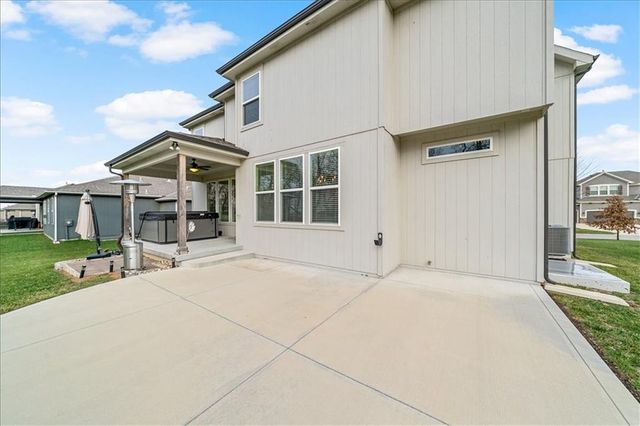 19004 Skyview Lane, Spring Hill, KS 66083